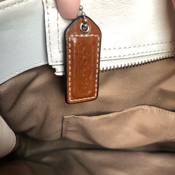 AUTH. *VINTAGE* Coach Hampton Purse - Picture 4 of 5